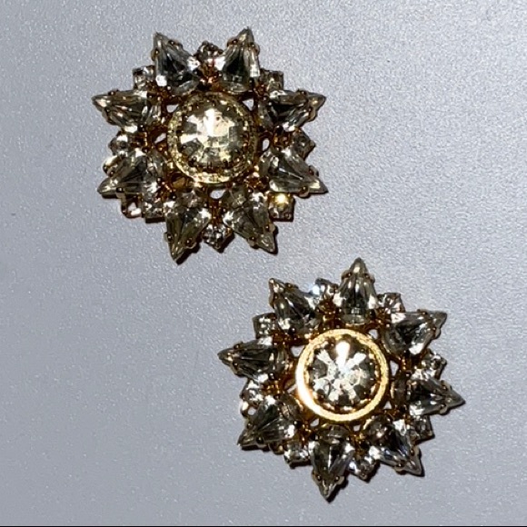Retro Clip On Earrings Brilliantly Sparkly Stones and Gold-Tone Metal - Picture 5 of 12